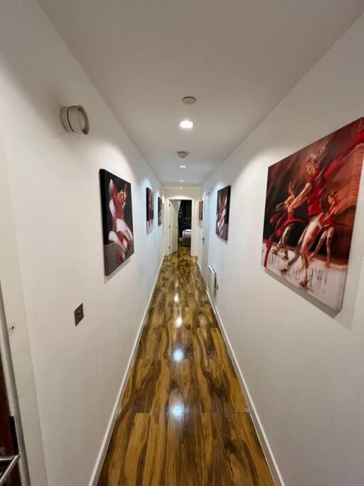 Spacious 2 Bedroom Flat Stunning Waterside View Manchester Exterior photo